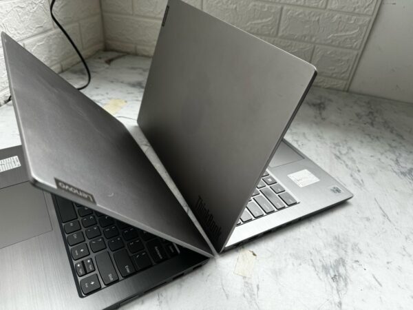 Lenovo ThinkBook aluminio decima - Imagen 2
